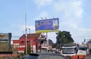 Terobos Lampu Merah, Pengemudi Bus Harapan Jaya Ditilang Polisi