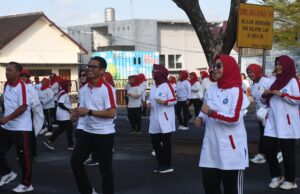 Memeriahkan KEMERDEKAAN, Tim Penggerak PKK Mengadakan Senam