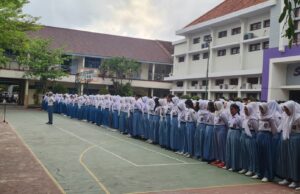Siswa SMAN 1 Kedungwaru Gelar Doa Bersama untuk Guru yang Jadi Korban Kecelakaan