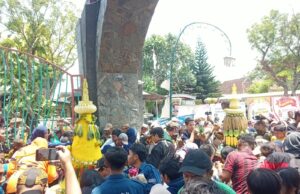 Tradisi Rebutan Tumpeng Lanang dan Wadon Meriahkan Hari Jadi Tulungagung ke-819