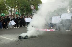 Puluhan Kader HMI Cabang Tulungagung Gerudug Kantor Bupati Tulungagung