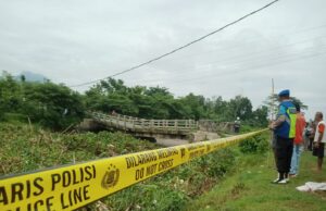 Hujan Deras Semalaman, Jembatan Penghubung Dua Desa di Tulungagung Rusak Parah