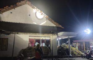 Puluhan Rumah Diterjang Puting Beliung, Wabup Dan BPBD Tulungagung Berikan Bantuan