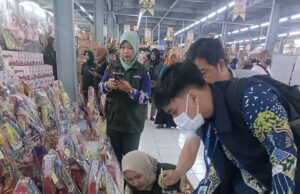 Jelang Lebaran, Dinkes Tulungagung dan BPOM Kediri Temukan Produk Tak Layak Edar Saat Sidak Parcel