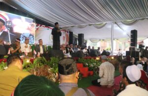 Momen HUT RI ke-80 KH. Anwar Zahid Hadir di Mojokerto, Ribuan Jamaah Padati Halaman DPRD Kabupaten