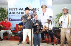 WAKIL BUPATI H. AHMAD BAHARUDIN, S.M., MEMBUKA LANGSUNG FESTIVAL MUSIK AKUSTIK “Kreatif dan Produktif dalam Meraih Masa Depan”