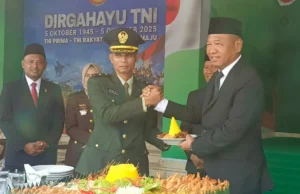 TNI DAN PEMKAB TULUNGAGUNG TEGAKKAN SEMANGAT “TNI DARI RAKYAT, UNTUK RAKYAT” DI HUT KE-80