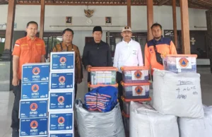 334 RUMAH DI TERJANG ANGIN PUTING BELIUNG, WAKIL BUPATI TULUNGAGUNG, AHMAD BAHARUDIN, TURUN LANGSUNG KELOKASI.