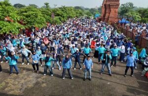 Generasi Sehat, Masa Depan Hebat: HKN ke-61 di Mojokerto Diramaikan Senam Massal dan Layanan Kesehatan Gratis