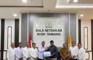 Bupati Tulungagung Serahkan Langsung Bantuan 17 Ton Beras untuk Korban Banjir Aceh Tamiang