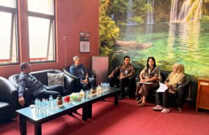 KEPALA DINAS KETENAGAKERJAAN DAN TRANSMIGRASI MENYAMBUT HANGAT KEDATANGAN TIM BPJS KETENAGAKERJAAN TULUNGAGUNG Foto, Kunjungan BPJS Ketenagakerjaan Tulungagung.