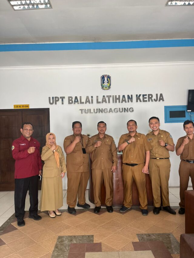 Foto, Saat Kepala Dinas Ketenagakerjaan, Drs Tri Hariadi M.Si, berkunjung ke UPT BLK