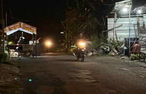 Gorong-Gorong Mojolegi Jebol, Warga Pasang Posko Mandiri Demi Amankan Jalur Alternatif Jolotundo Trawas Mojokerto