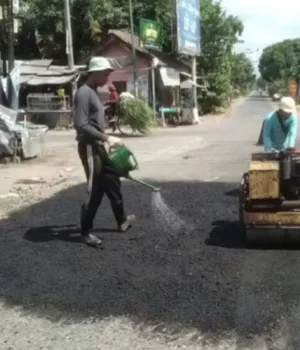 foto, kegiatan perbaikan jalan