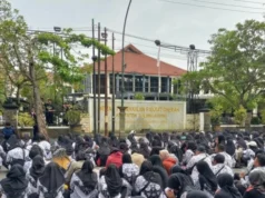 Ratusan Guru PPPK Paruh Waktu Geruduk DPRD Tulungagung, Tuntut Kesejahteraan Layak