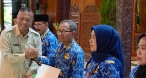 Bupati Tegaskan Regenerasi dan Jaminan Kesejahteraan, 83 ASN Terima SK Pensiun.