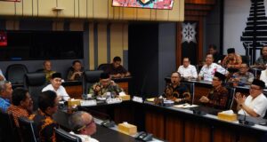 Respons Dinamika Global, Pemkab Mojokerto Perkuat Ketahanan Pangan dan Perlindungan Sosial Foto : Pemkab Gelar Rapat Koordinasi Antisipasi Perang di Timur Tengah