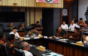 Respons Dinamika Global, Pemkab Mojokerto Perkuat Ketahanan Pangan dan Perlindungan Sosial Foto : Pemkab Gelar Rapat Koordinasi Antisipasi Perang di Timur Tengah