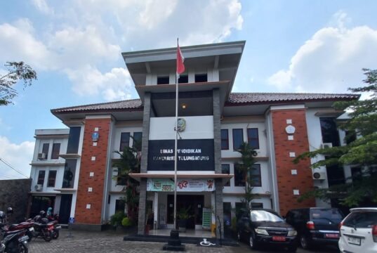 Dinas Pendidikan Tulungagung Menyerahkan SK Plt Kepala Sekolah, Paska OTT KPK