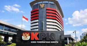 USAI OTT DI TULUNGAGUNG, 12 PEJABAT DI BAWA KPK TERMASUK ADIK BUPATI GATUT SUNU WIBOWO