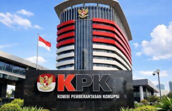 USAI OTT DI TULUNGAGUNG, 12 PEJABAT DI BAWA KPK TERMASUK ADIK BUPATI GATUT SUNU WIBOWO