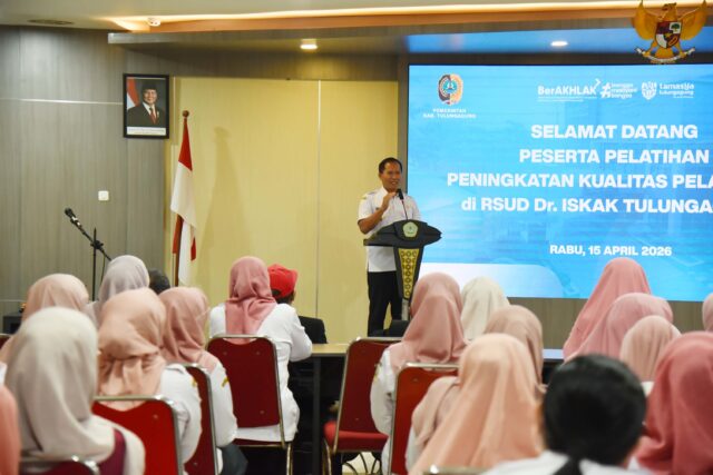 Plt Bupati Ahmad Baharudin sedang memberi sambutan