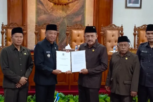 Rapat Paripurna, LKPJ 2025 Diserahkan, 38 Ranperda Telah Melalui Tahapan Evaluasi Dan Penyesuaian, Sehingga Siap Dibahas DPRD Tulungagung.