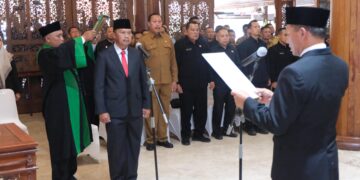 MENCOPOT Pj. SUROTO, Plt BUPATI TULUNGAGUNG, AHMAD BAHARUDIN MENUNJUK Pj. SEKDA TRI HARIADI