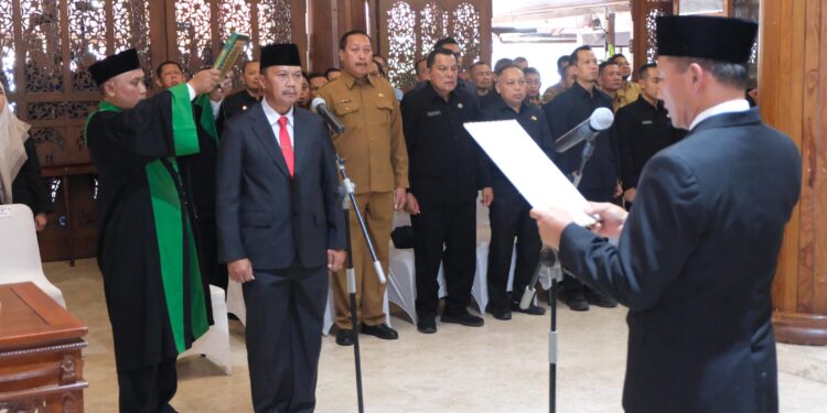 MENCOPOT Pj. SUROTO, Plt BUPATI TULUNGAGUNG, AHMAD BAHARUDIN MENUNJUK Pj. SEKDA TRI HARIADI