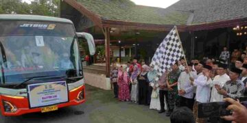 Plt Bupati Tulungagung, Ahmad Baharudin Melepas Pemberangkatan Calon Haji Tulungagung.