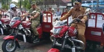 Plt Bupati Tulungagung Ahmad Baharudin, SM, MM, Bersama Dandim 0807 Letkol Arh Hanny Galih Satrio, S.IP, M.Han, Menyerahkan 82 Unit Kendaraan Roda Tiga Untuk 41 Desa