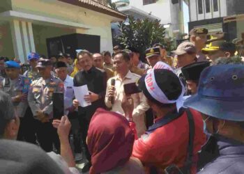 Ratusan Massa GEMPAR Geruduk DPRD Tulungagung, Desak Pemerintahan Bersih Dari Korupsi