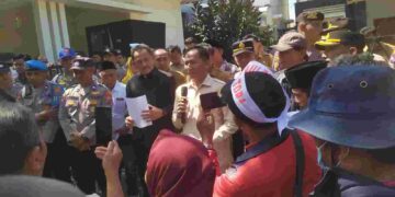 Ratusan Massa GEMPAR Geruduk DPRD Tulungagung, Desak Pemerintahan Bersih Dari Korupsi