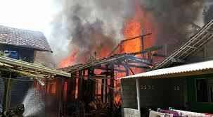 Parongan Pengusir Nyamuk, Rumah, Kandang dan 6 Ekor Kambing Ikut Terbakar di Sendang, Polisi Imbau Warga Lebih Waspada