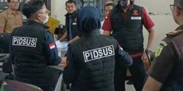 KEJAKSAAN NEGERI TULUNGAGUNG GELEDAH KANTOR BPKAD DAN DISBUDPAR, TIGA BOX DIAMANKAN