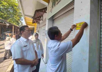 Tunggak Retribusi Rp 961 Juta, 690 Kios Pasar di 4 Pasar Utama Mojokerto Dipasangi Stiker Tagihan