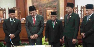 PLT BUPATI AHMAD BAHARUDIN HADIRI PELANTIKAN WAKIL KETUA DPRD DAN KESEPAKATAN PERUBAHAN KUA-PPAS 2026