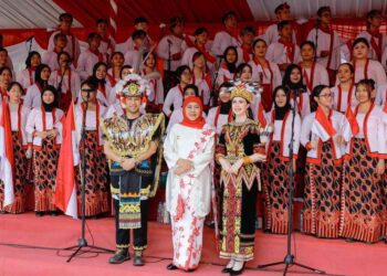 Gubernur Khofifah Pimpin Upacara HUT Ke-81 Kemerdekaan RI di Grahadi: Gelorakan Semangat Wujudkan Kedaulatan, Keadilan dan Kemakmuran Bangsa