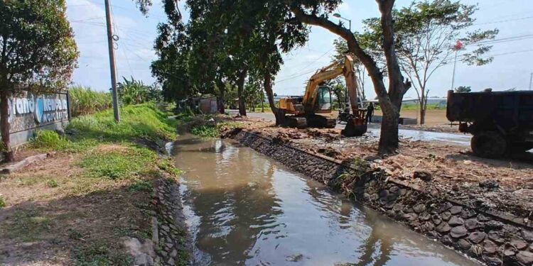 Normalisasi Kali, Dinas PU SDA Jatim Normalisasi Saluran Irigasi Gemekan–Sambiroto Mojokerto