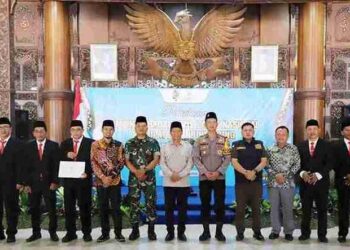 PLT BUPATI TULUNGAGUNG, H. AHMAD BAHARUDIN MELANTIK PENGURUS BAZNAS PERIODE 2026 -2031