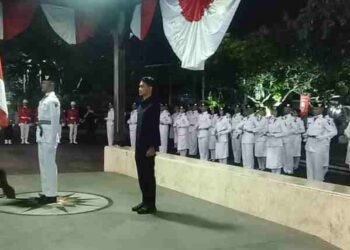 Plt Bupati Tulungagung Ahmad Baharudin Mengukuhkan Paskibraka. Momen “Haru” Pengukuhan Paskibraka Depok Bertemu Orang Tua Sebelum Pengibaran