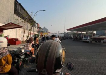 Fenomena Antrean Pertalite Mengular di Mojokerto, Pengendara Akui SPBU Perkotaan Selalu Padat Sejak Pertamax Naik