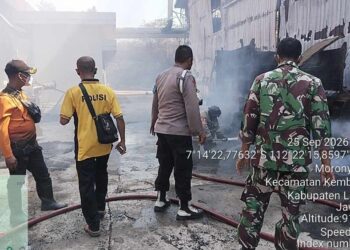 Kebakaran Hebat Melanda Pabrik PT YWI, Polres Lamongan Turunkan Tim Gabungan