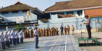 Police Goes To School, Polisi Serentak Jadi Pembina Upacara Di Sekolah Se-Kabupaten Lamongan