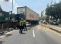 Polres Lamongan Respon Cepat Laka Tunggal Truk Trailer Di Jalur Lamongan-Babat