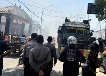Dipicu Percikan Korek Api di Tumpukan Plastik, Gudang Rosokan di Jalan Pahlawan Lamongan Ludes Terbakar