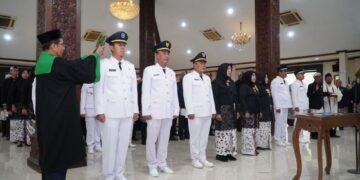 Penyegaran Birokrasi Lamongan: Pak Yes Ambil Sumpah 60 Pejabat Administrator dan Pengawas
