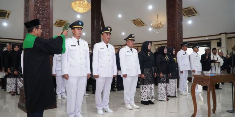 Penyegaran Birokrasi Lamongan: Pak Yes Ambil Sumpah 60 Pejabat Administrator dan Pengawas