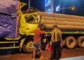Kecelakaan Beruntun Di Jalan Lamongan-Deket, Pengendara Motor Meninggal Dunia, Polres Lamongan Lakukan Evakuasi Korban