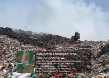 Titik Api Besar Berhasil Dipadamkan, Petugas Petakan Sisa Asap Kebakaran TPA Dadapan Solokuro Lamongan